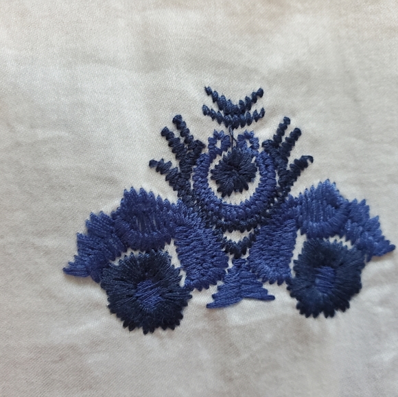 Selling Beautiful Women's Blue & White Long Sleeved Top with Floral Design - Picture 6 of 10